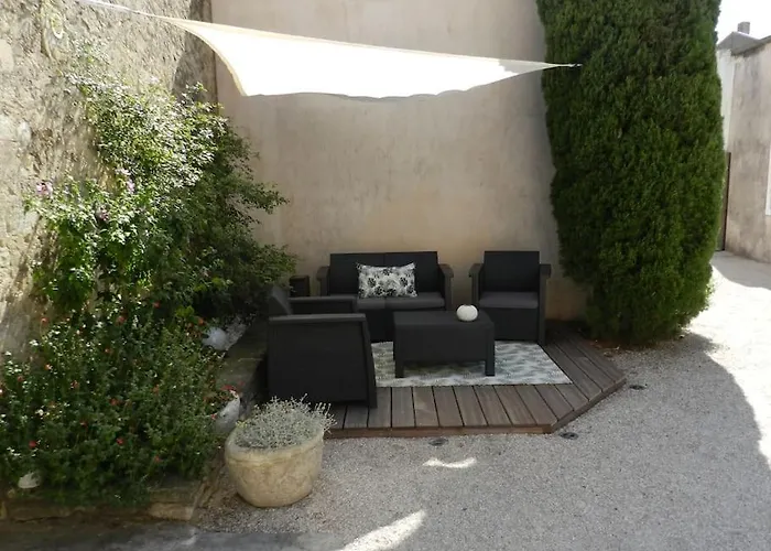 Le Maset Des Aires Avec Vue Sur Le Luberon Et Son Jacuzzi Exterieur Disponible De Juin A Mi-Septembre
