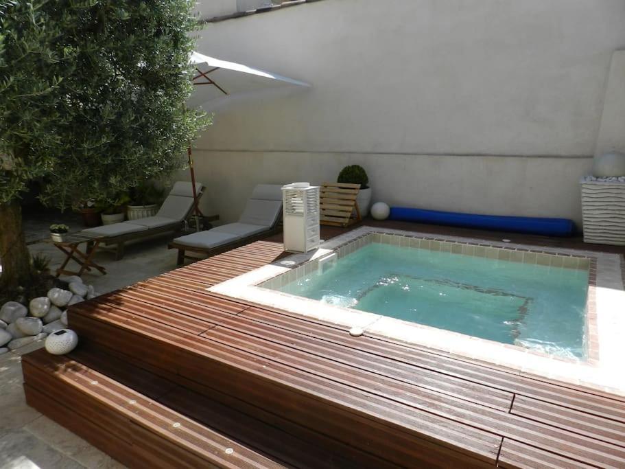 Apartment Le Maset Des Aires: Luberon Views With Summer Jacuzzi Maubec (Vaucluse)