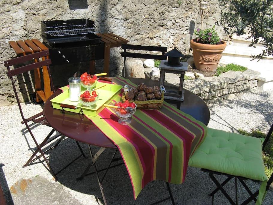 Le Maset Des Aires Avec Vue Sur Le Luberon Et Son Jacuzzi Exterieur Disponible De Juin A Mi-septembre *