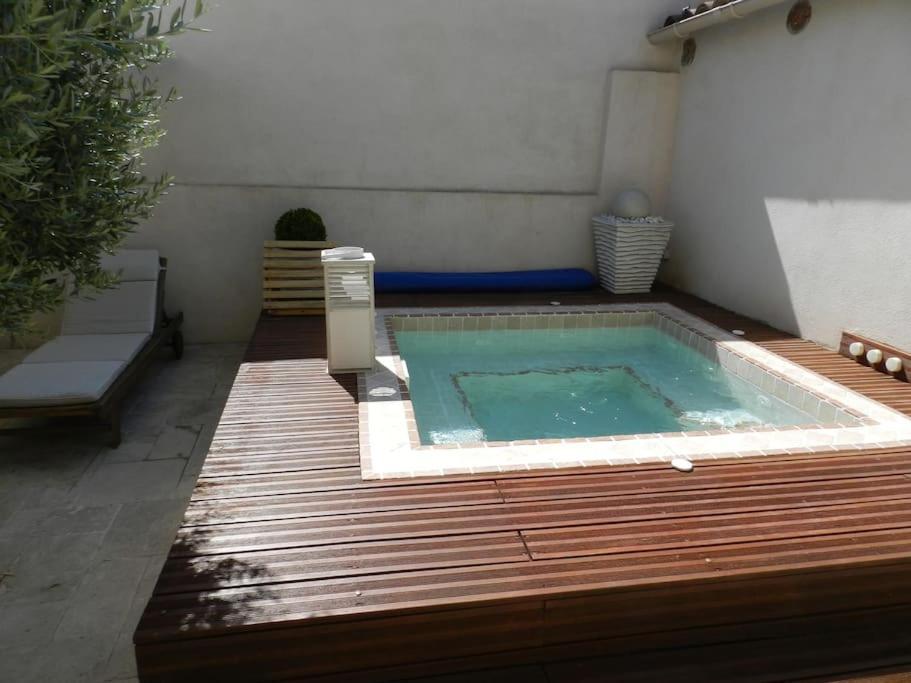 Apartamento Le Maset Des Aires Avec Vue Sur Le Luberon Et Son Jacuzzi Exterieur Disponible De Juin A Mi-septembre