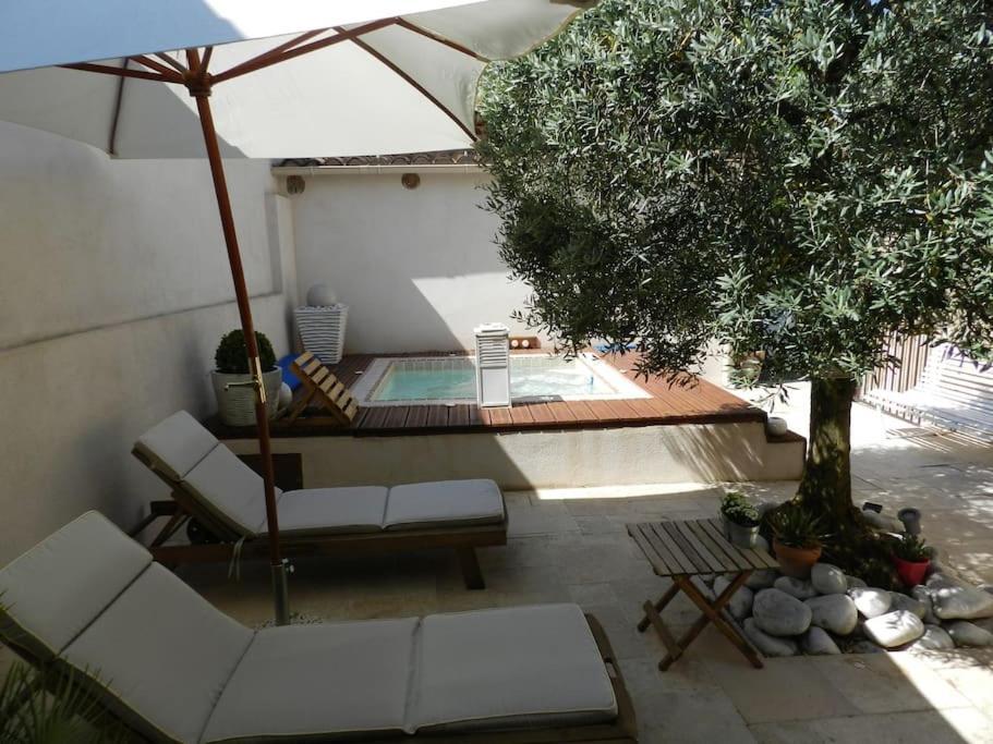 Appartement Le Maset Des Aires Avec Vue Sur Le Luberon Et Son Jacuzzi Exterieur Disponible De Juin A Mi-septembre